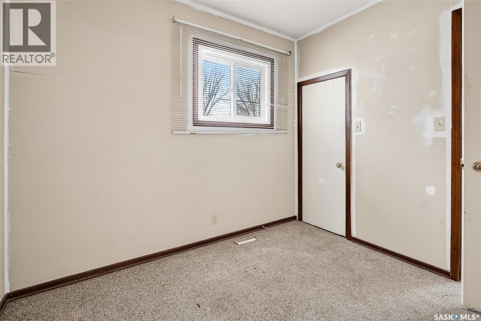 1042 Fairford Street E, Moose Jaw, Saskatchewan  S6H 0G6 - Photo 14 - SK034005