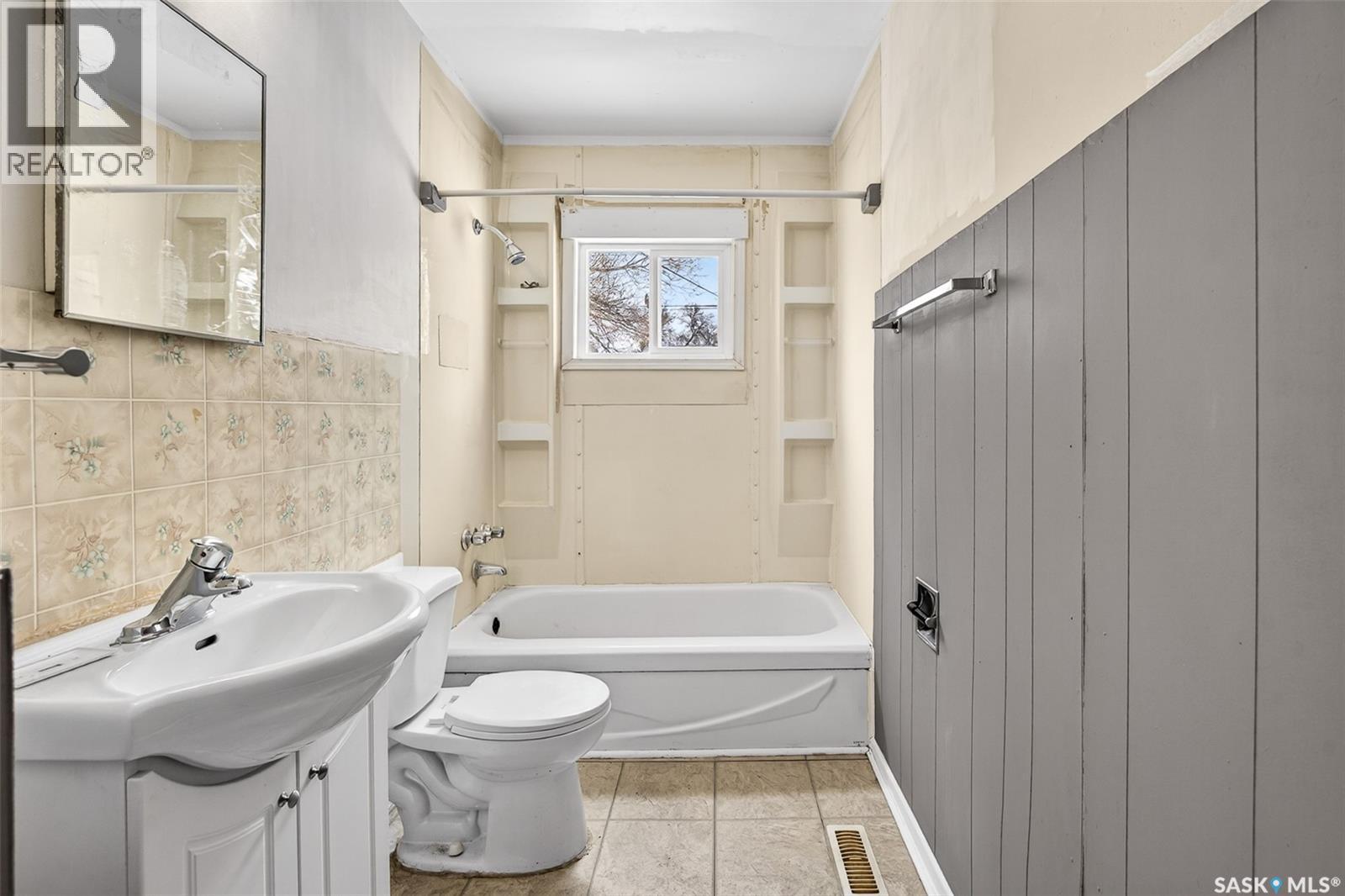 1042 Fairford Street E, Moose Jaw, Saskatchewan  S6H 0G6 - Photo 15 - SK034005