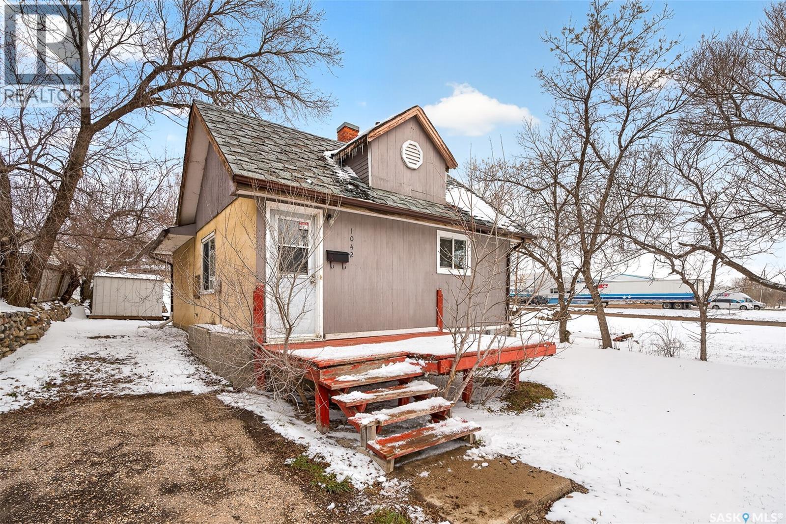 1042 Fairford Street E, Moose Jaw, Saskatchewan  S6H 0G6 - Photo 3 - SK034005