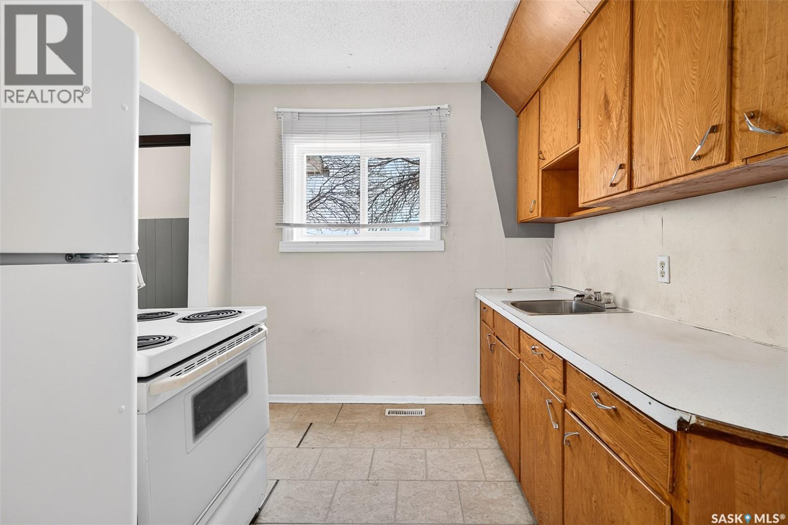 1042 Fairford Street E, Moose Jaw, Saskatchewan  S6H 0G6 - Photo 8 - SK034005