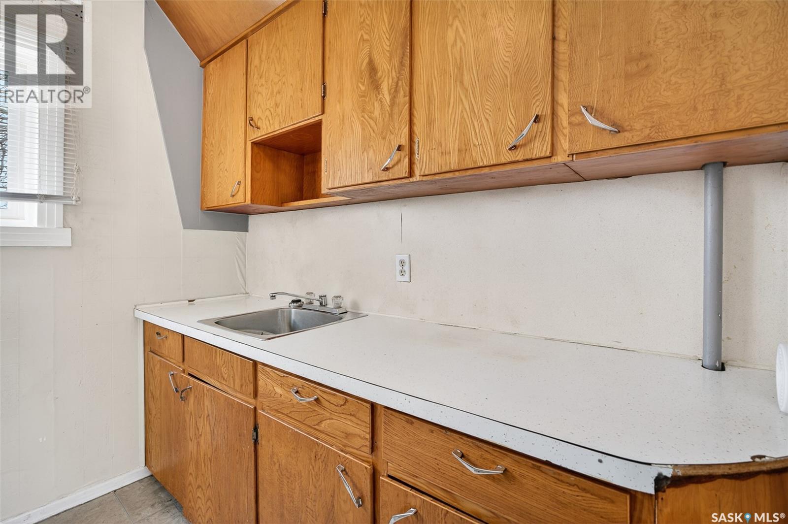 1042 Fairford Street E, Moose Jaw, Saskatchewan  S6H 0G6 - Photo 9 - SK034005