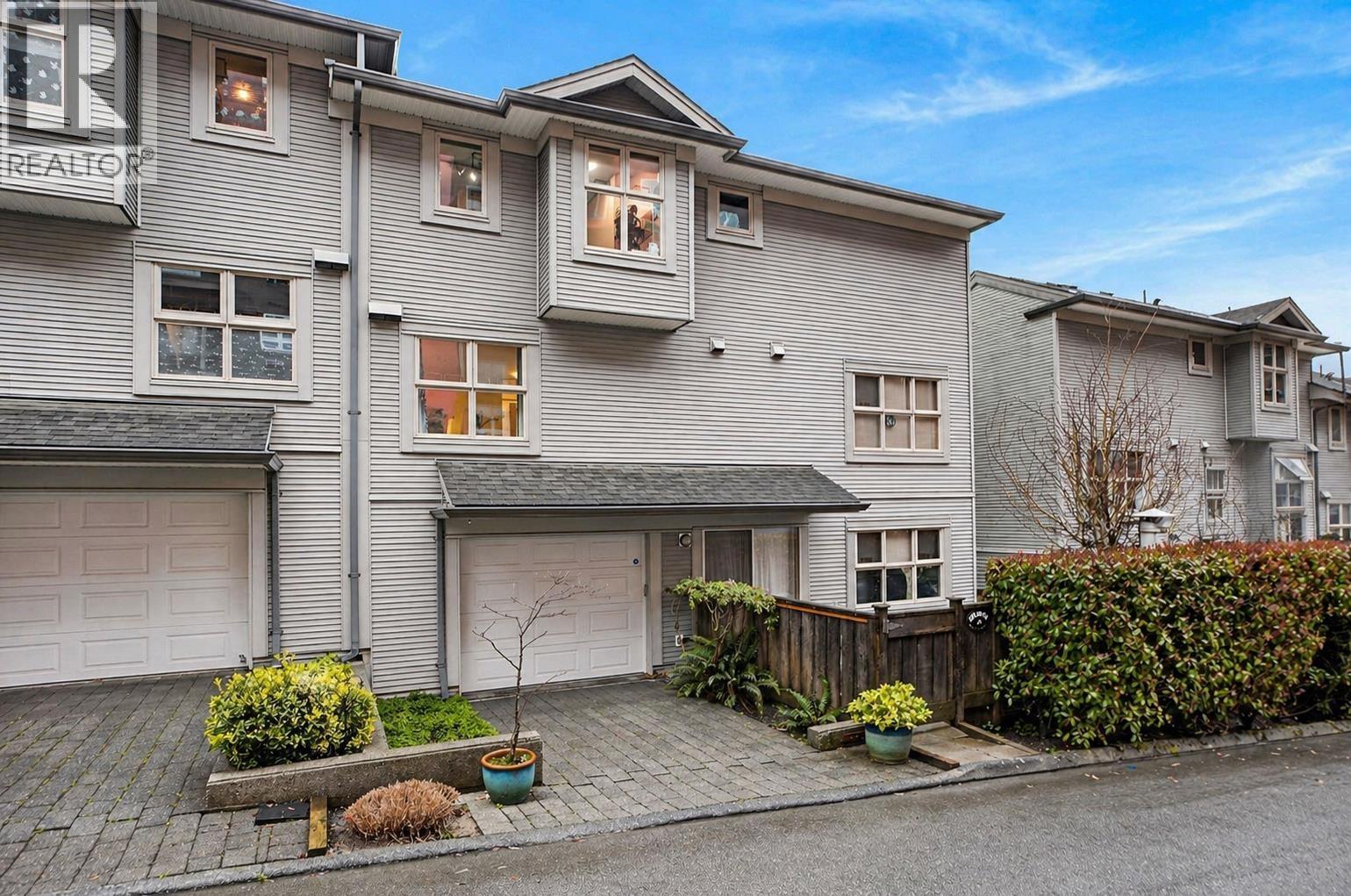 31 3855 Pender Street, Burnaby, British Columbia  V5C 1W5 - Photo 1 - R3106323