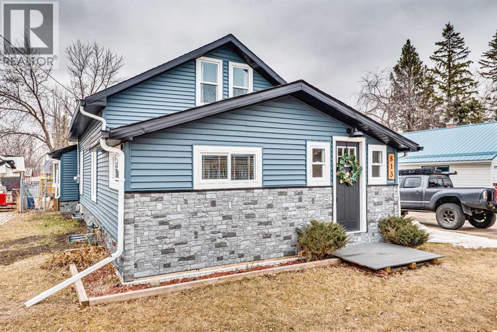 813 8 Avenue Ne, Three Hills, Alberta  T0M 2A0 - Photo 2 - A2301317