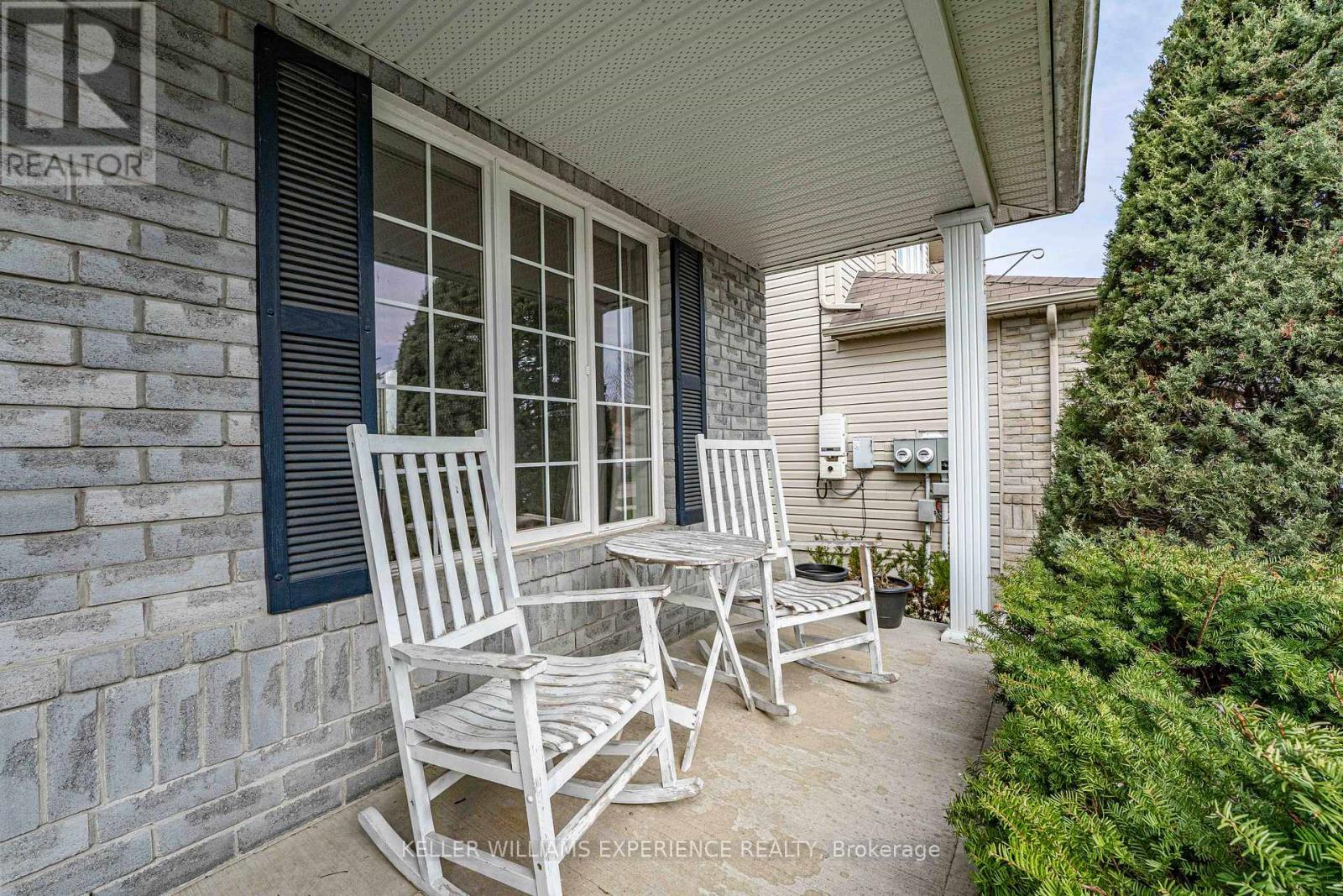 39 Stonemount Crescent, Essa, Ontario  L3W 0C5 - Photo 7 - N13048552