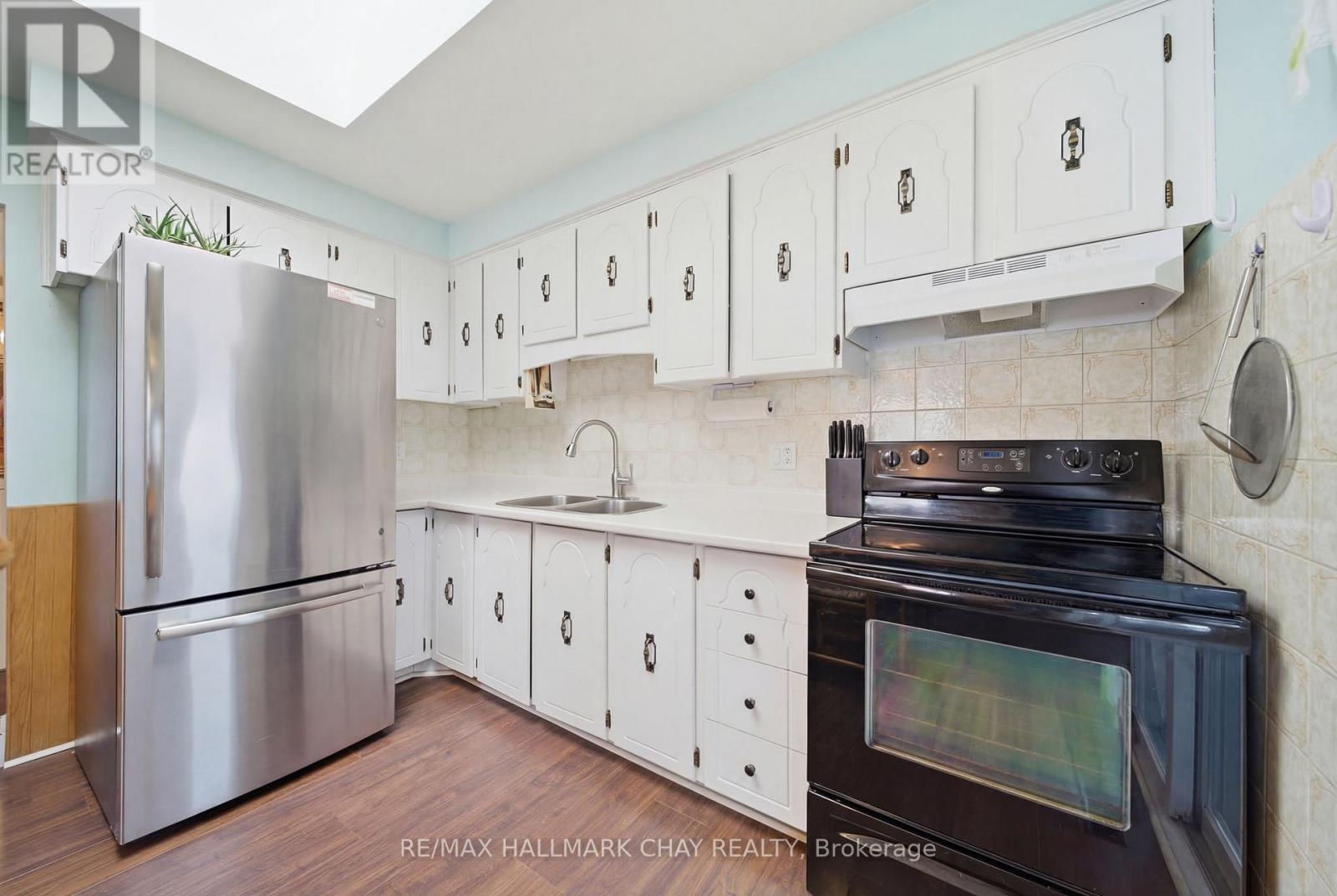 5 Austen Lane, Barrie, Ontario  L4N 4V5 - Photo 16 - S13048392