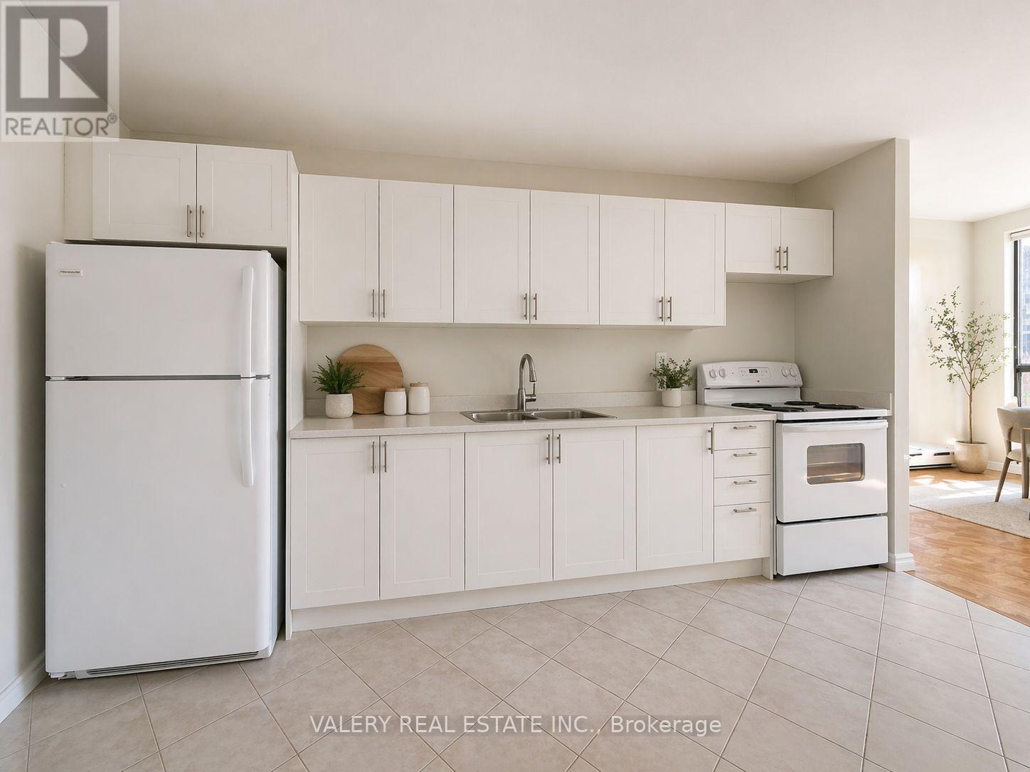 206 - 75 Eastdale Avenue, Toronto, Ontario  M4C 5N3 - Photo 4 - E13047404