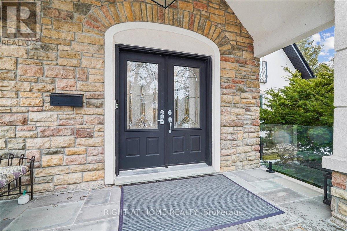 2090 Stonehouse Crescent, Mississauga, Ontario  L5H 3J1 - Photo 6 - W12874118