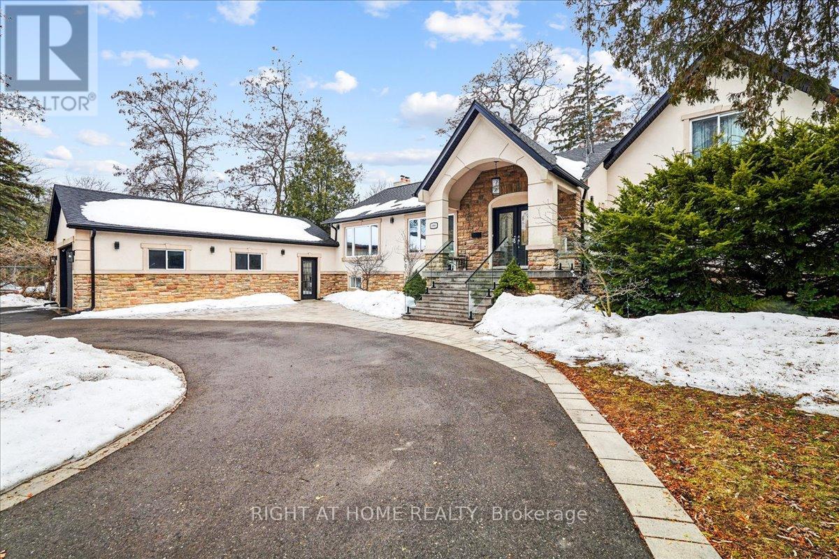 2090 Stonehouse Crescent, Mississauga, Ontario  L5H 3J1 - Photo 4 - W12874118