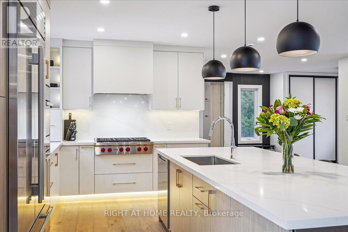 2090 Stonehouse Crescent, Mississauga, Ontario  L5H 3J1 - Photo 8 - W12874118