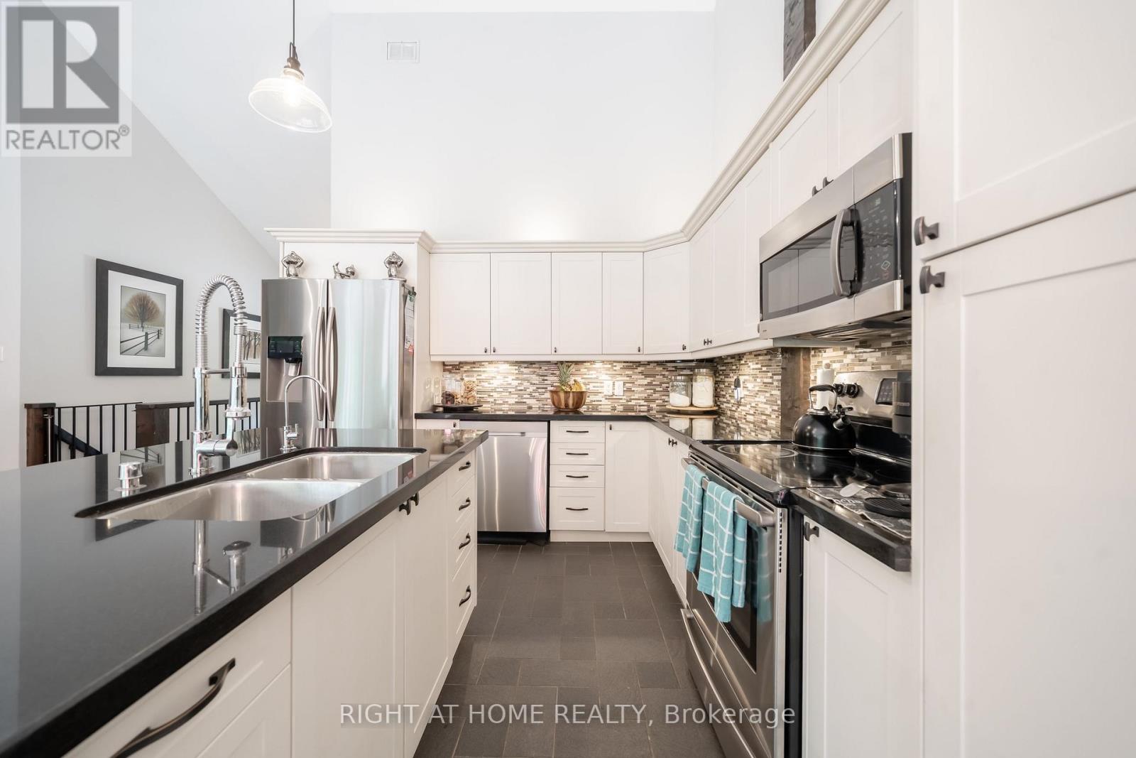 12028 Highway 118 Highway, Dysart Et Al, Ontario  K0M 1S0 - Photo 17 - X12422903