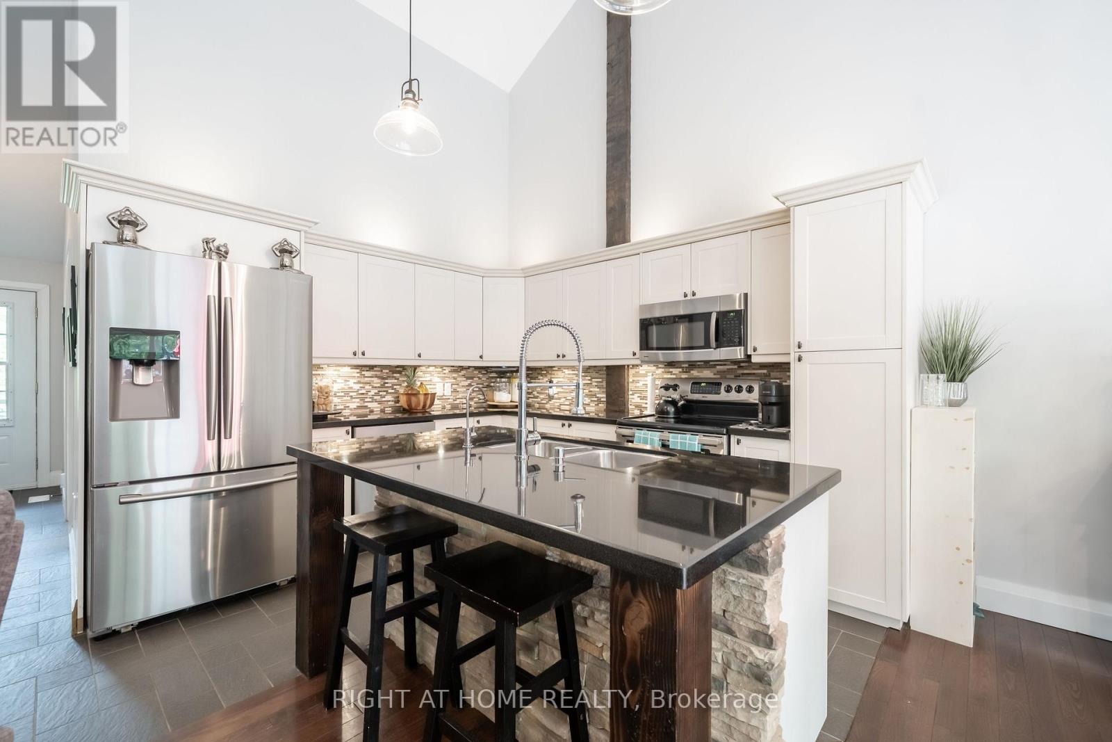 12028 Highway 118 Highway, Dysart Et Al, Ontario  K0M 1S0 - Photo 16 - X12422903