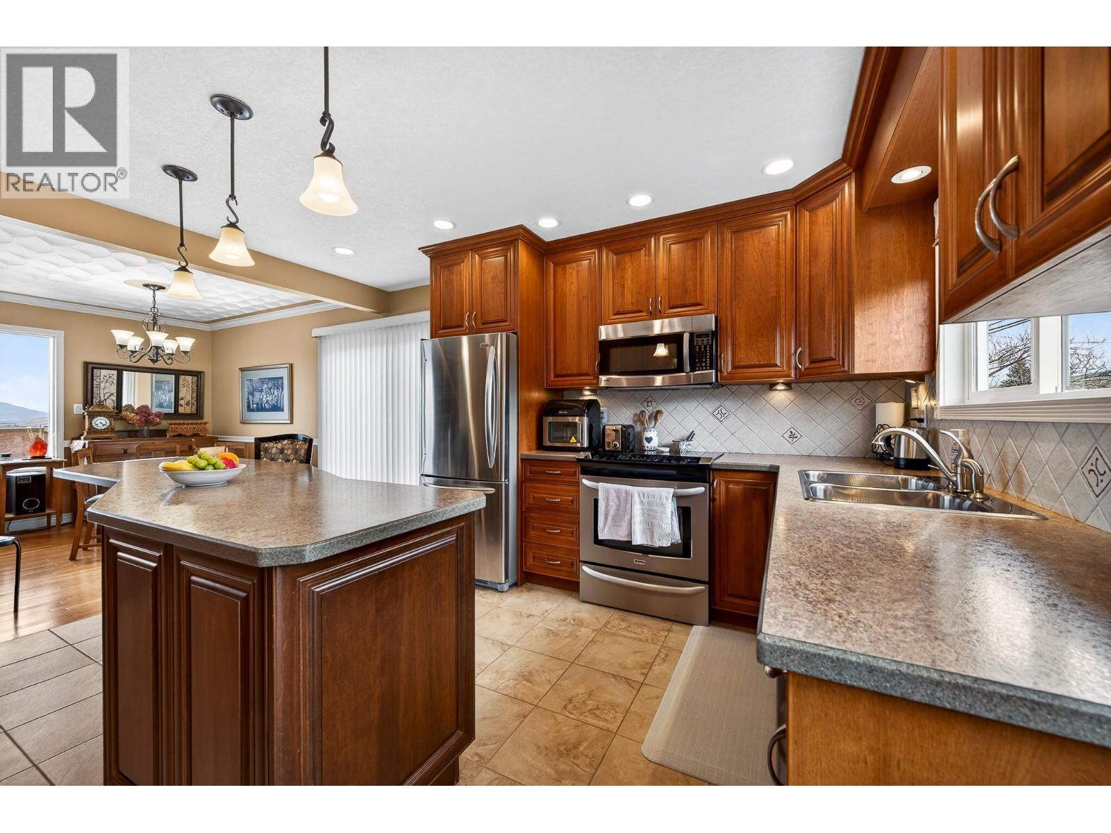 694 Lombard Street, Kamloops, British Columbia  V2C 5W6 - Photo 4 - 10384949