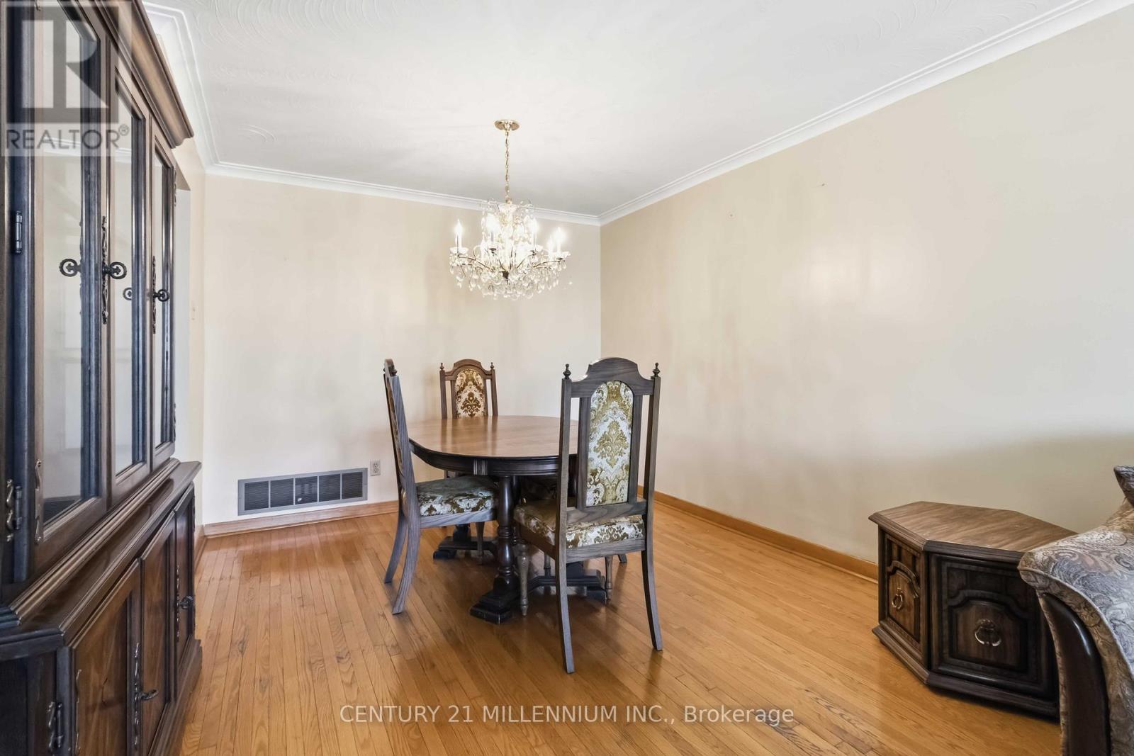 3638 Molly Avenue, Mississauga, Ontario  L5A 3M5 - Photo 10 - W13048320