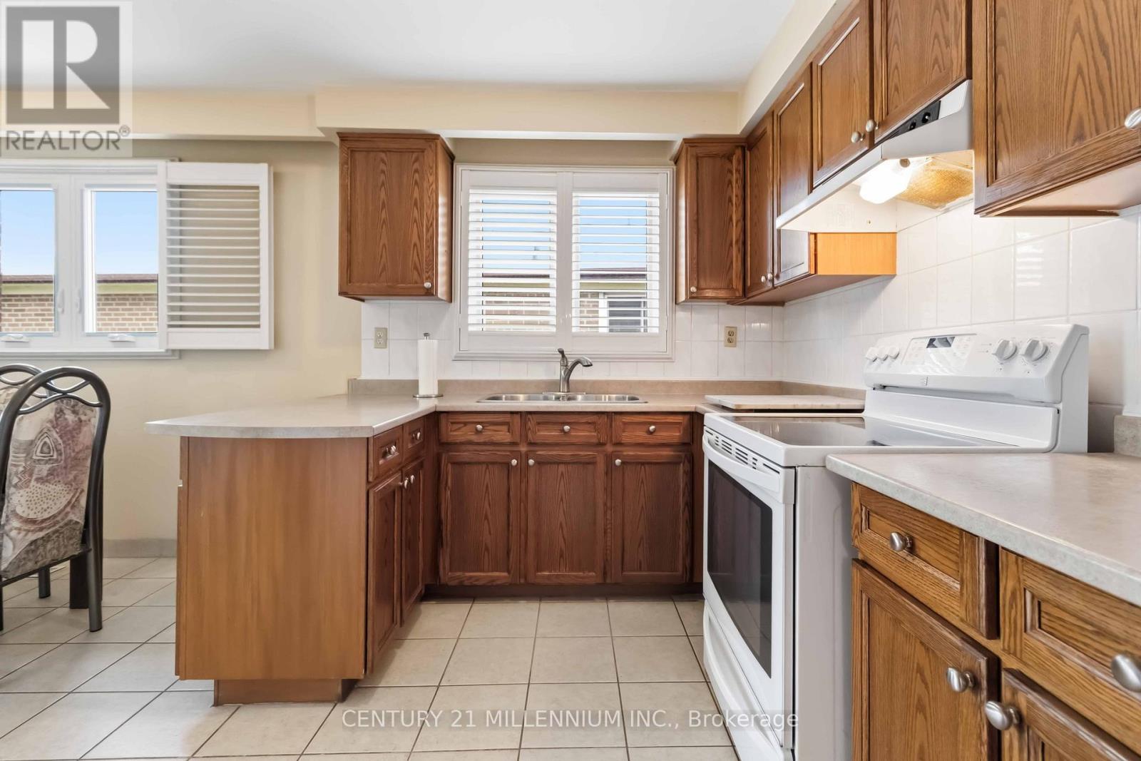 3638 Molly Avenue, Mississauga, Ontario  L5A 3M5 - Photo 11 - W13048320