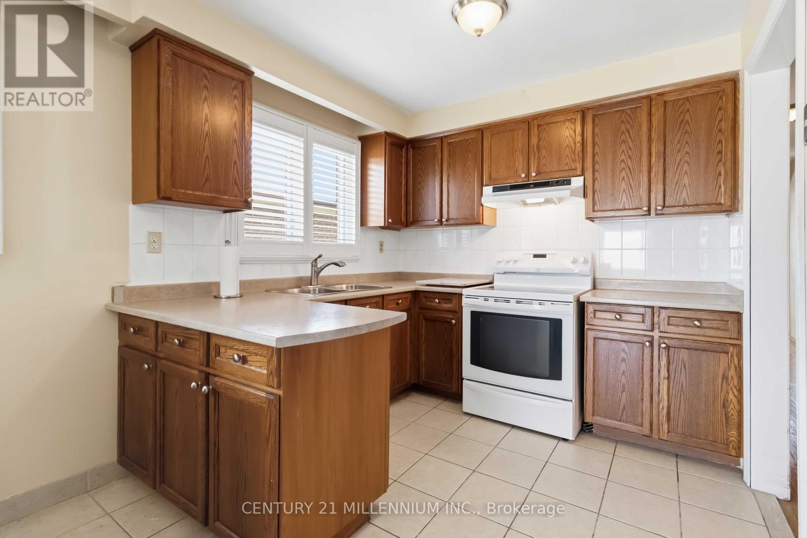 3638 Molly Avenue, Mississauga, Ontario  L5A 3M5 - Photo 12 - W13048320