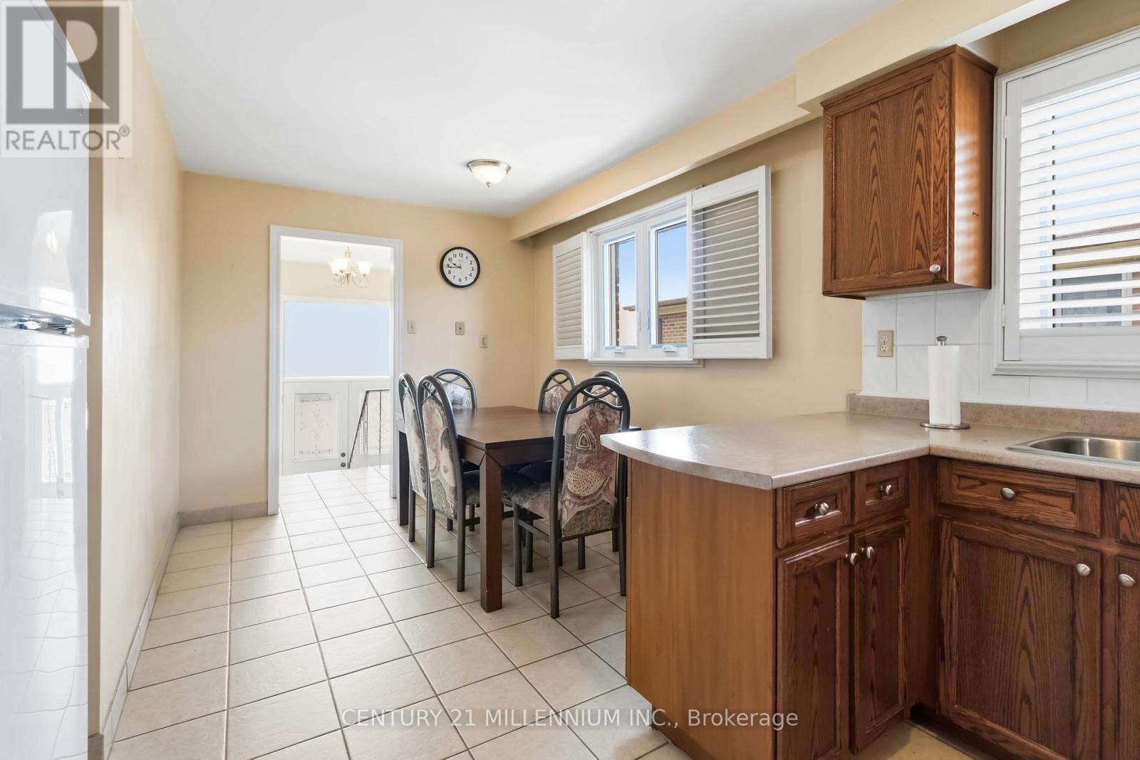 3638 Molly Avenue, Mississauga, Ontario  L5A 3M5 - Photo 13 - W13048320