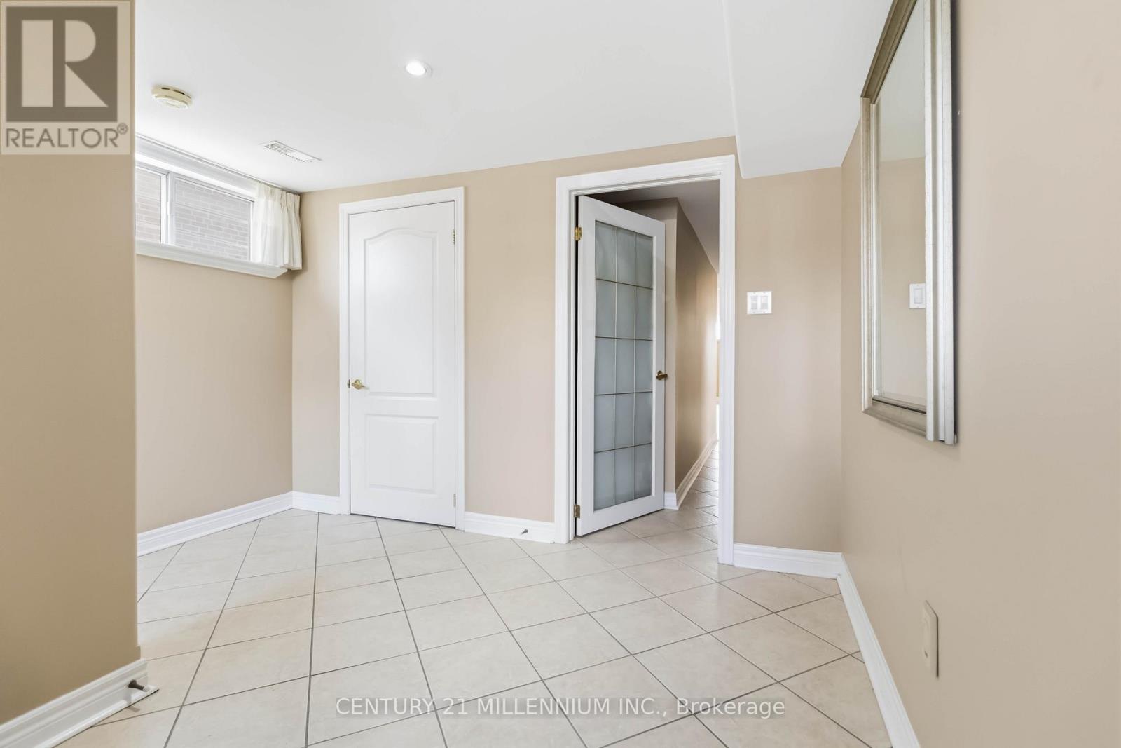 3638 Molly Avenue, Mississauga, Ontario  L5A 3M5 - Photo 20 - W13048320