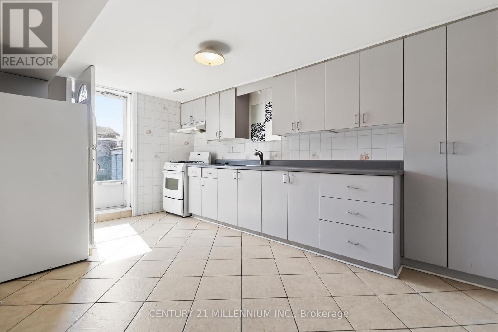 3638 Molly Avenue, Mississauga, Ontario  L5A 3M5 - Photo 22 - W13048320