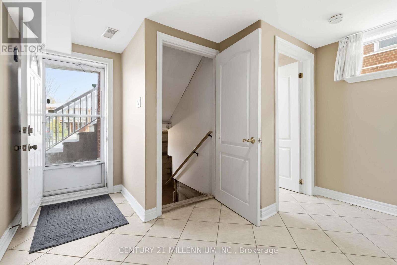 3638 Molly Avenue, Mississauga, Ontario  L5A 3M5 - Photo 27 - W13048320