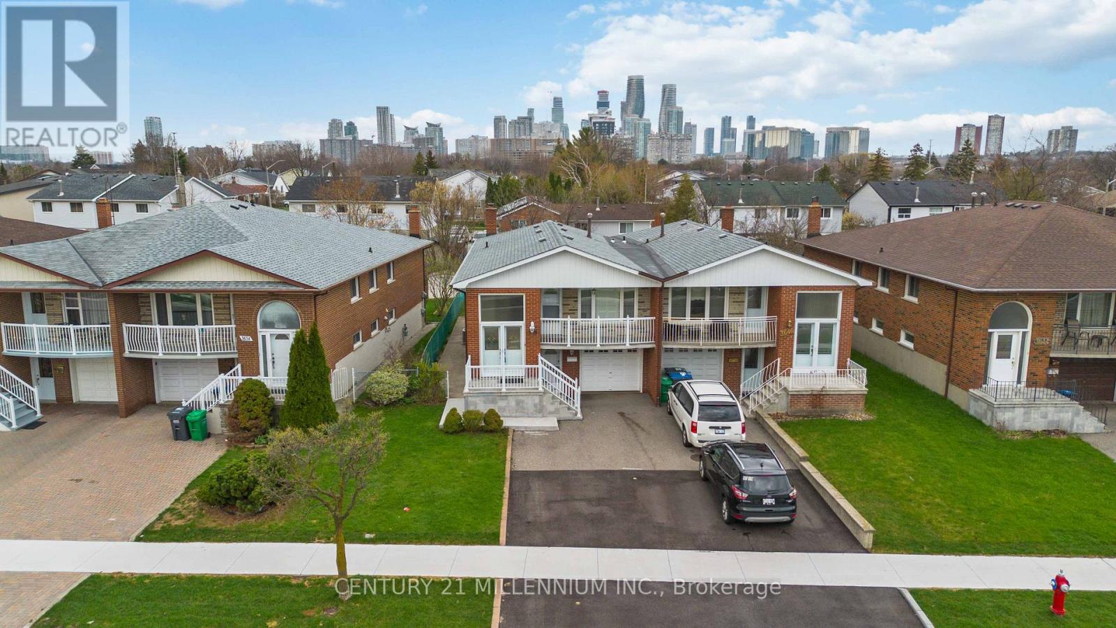 3638 Molly Avenue, Mississauga, Ontario  L5A 3M5 - Photo 3 - W13048320