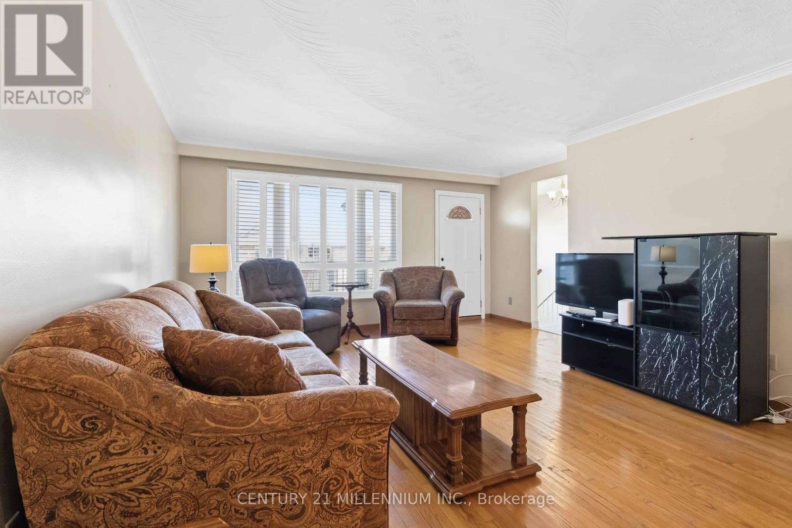 3638 Molly Avenue, Mississauga, Ontario  L5A 3M5 - Photo 5 - W13048320