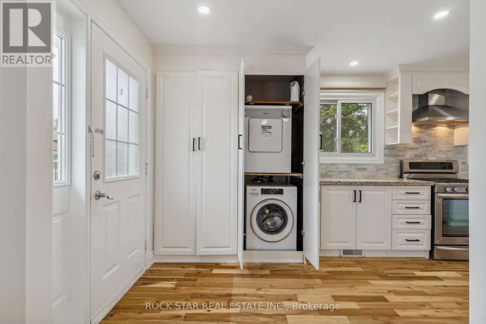 Upper - 3675 Glencolin Court, Mississauga, Ontario  L5C 2G3 - Photo 6 - W13048496