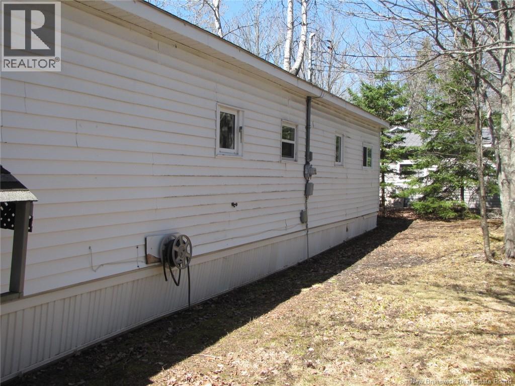 12 Pinetree Street, Moncton, New Brunswick  E1H 2Z6 - Photo 5 - NB135041