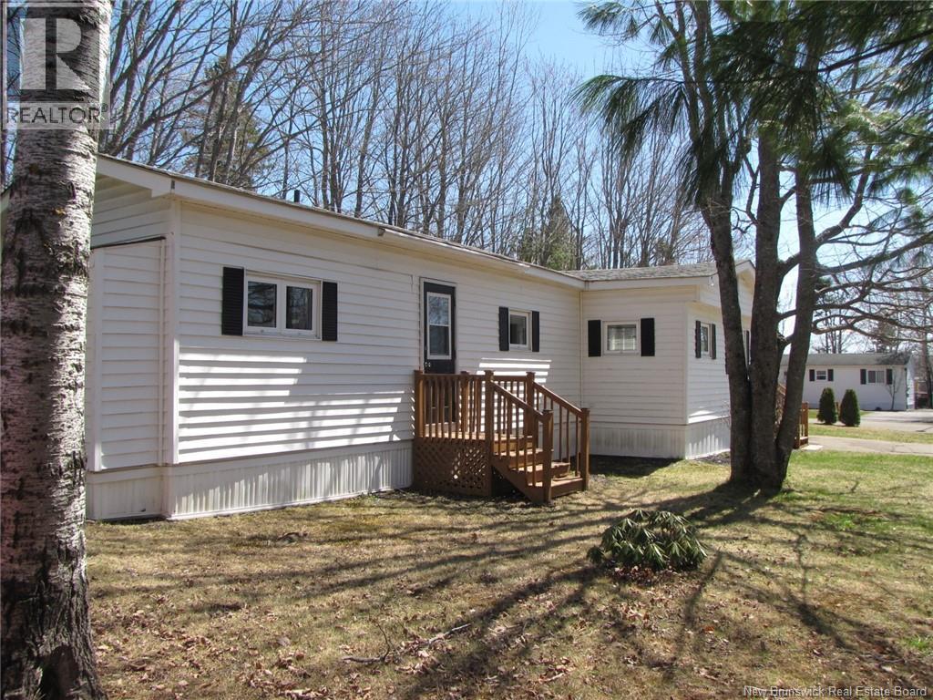 12 Pinetree Street, Moncton, New Brunswick  E1H 2Z6 - Photo 3 - NB135041