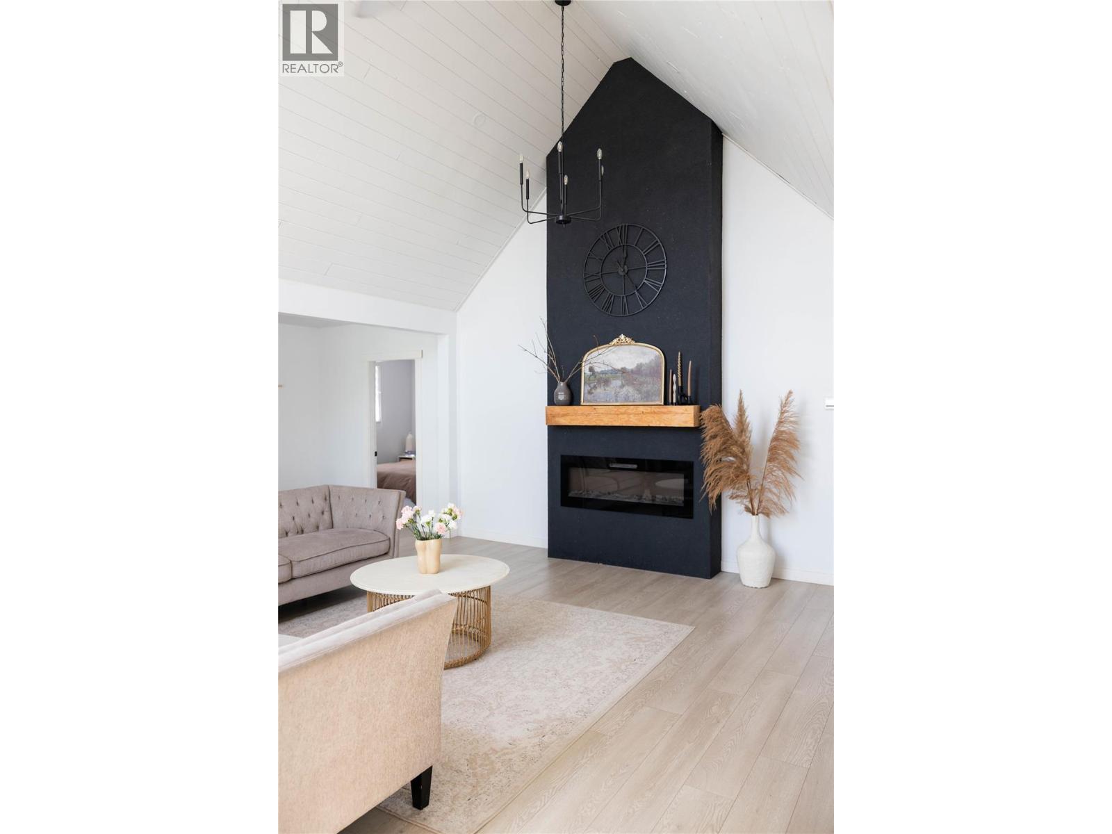 72 81st Avenue, Grand Forks, British Columbia  V0H 1H0 - Photo 4 - 10384598