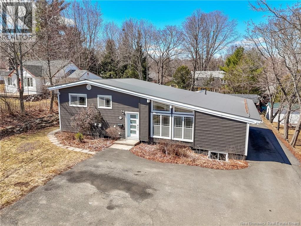 675 Smythe Street, Fredericton, New Brunswick  E3B 3G2 - Photo 3 - NB138021