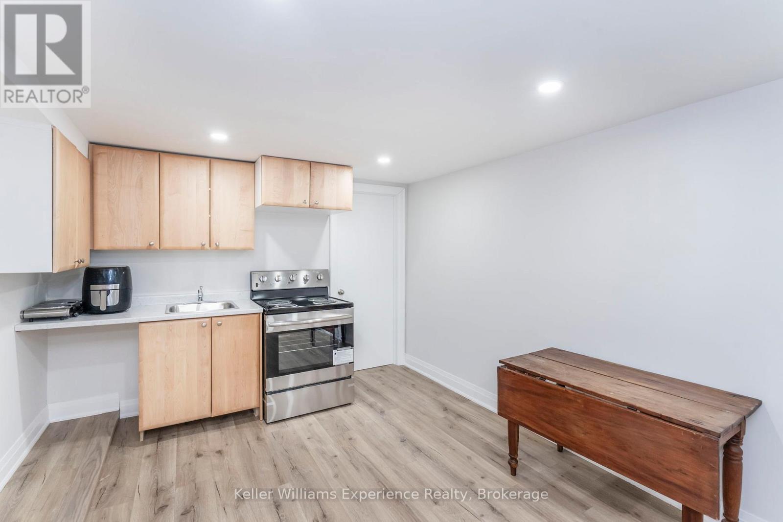 65 Drury Lane, Barrie, Ontario  L4M 3C9 - Photo 10 - S13048326