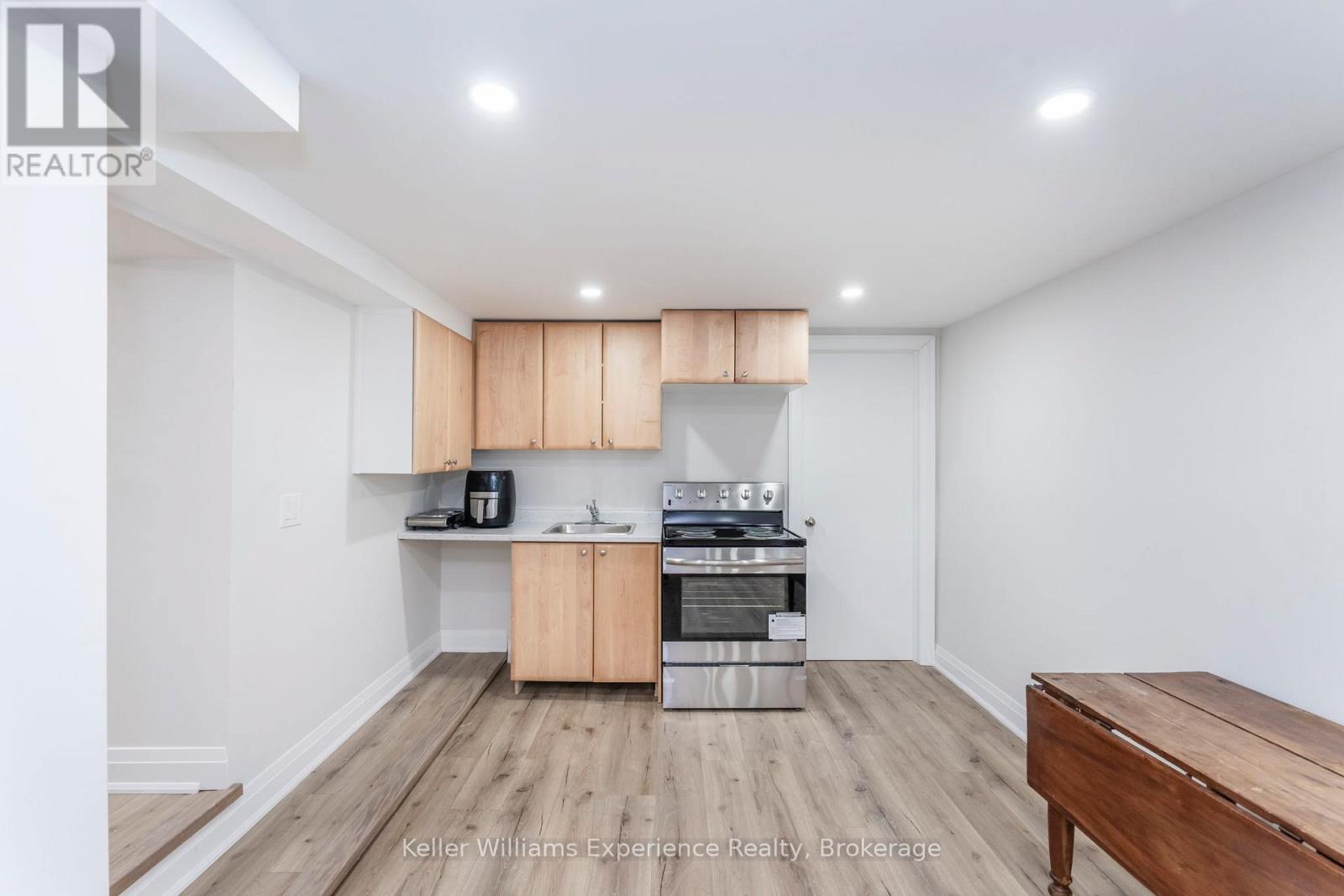 65 Drury Lane, Barrie, Ontario  L4M 3C9 - Photo 9 - S13048326