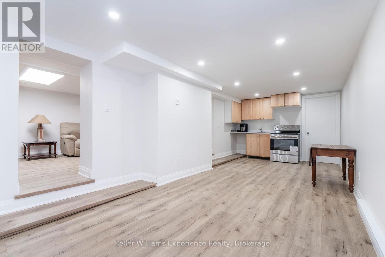 65 Drury Lane, Barrie, Ontario  L4M 3C9 - Photo 7 - S13048326