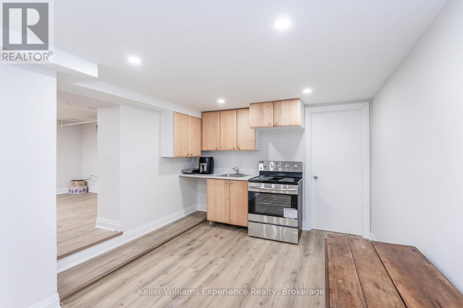 65 Drury Lane, Barrie, Ontario  L4M 3C9 - Photo 8 - S13048326