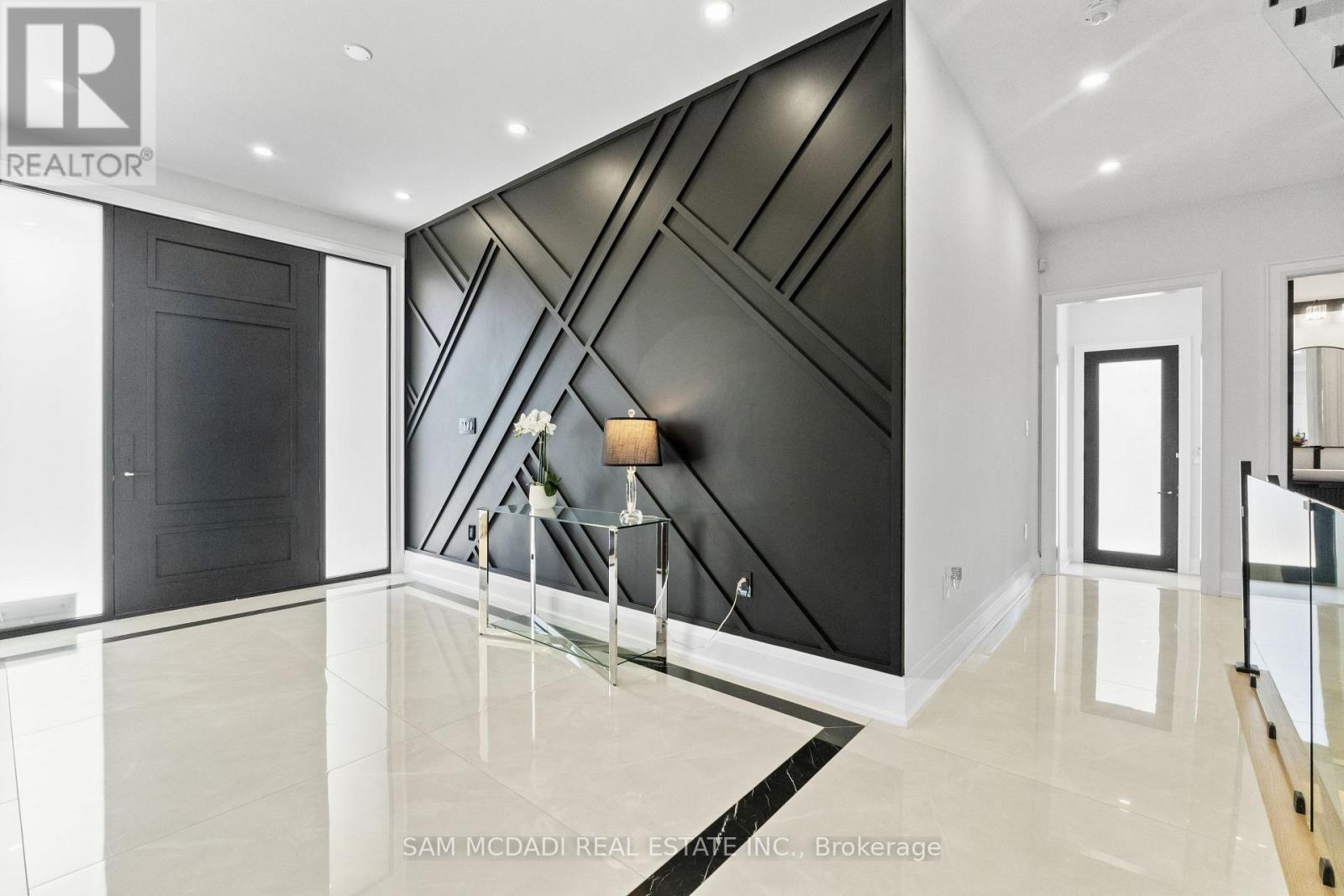 107 Vista Boulevard, Mississauga, Ontario  L5M 1W1 - Photo 4 - W13045252