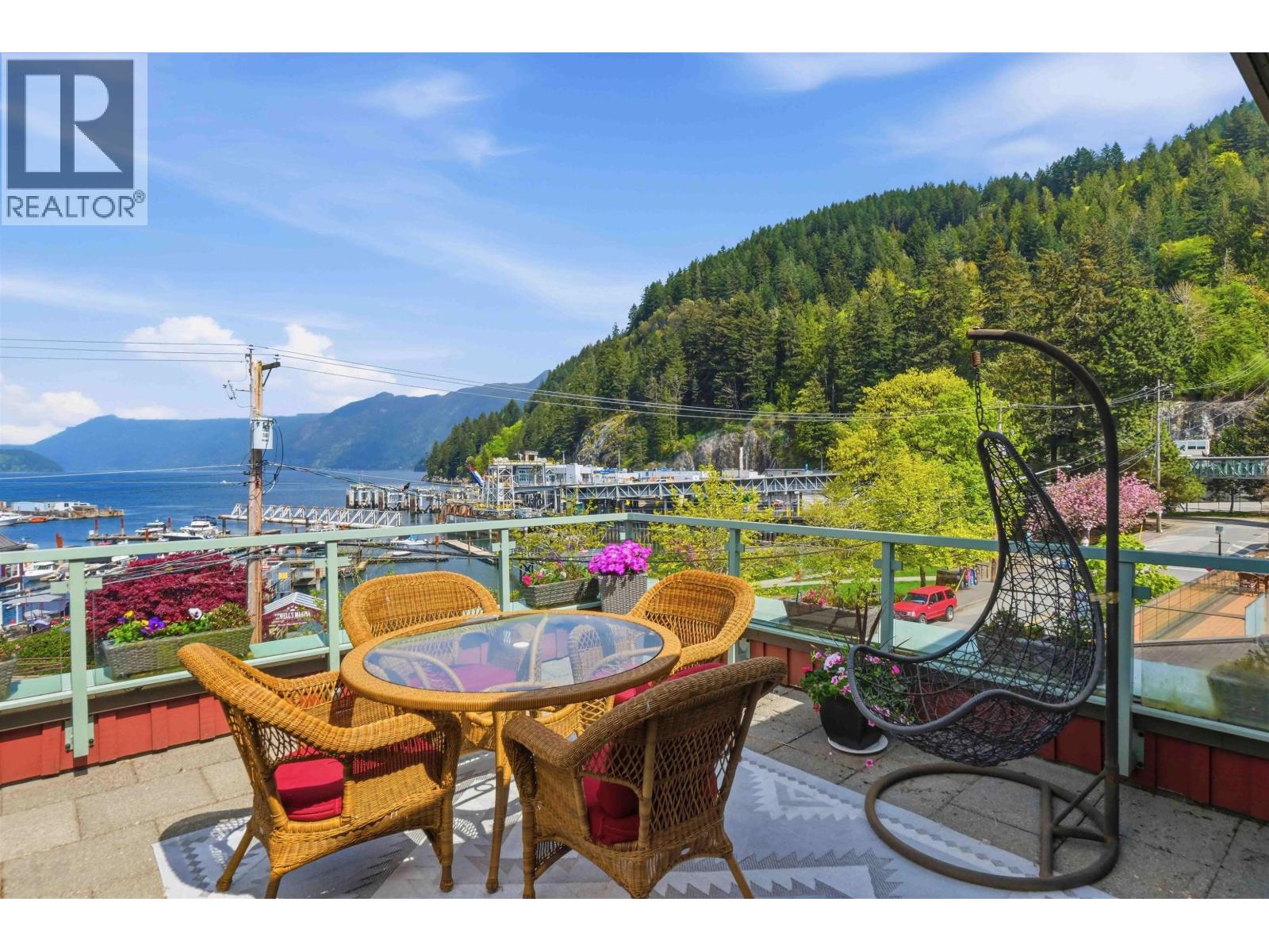 Ph 1 6688 Royal Avenue, West Vancouver, British Columbia  V7W 2B9 - Photo 2 - R3115952