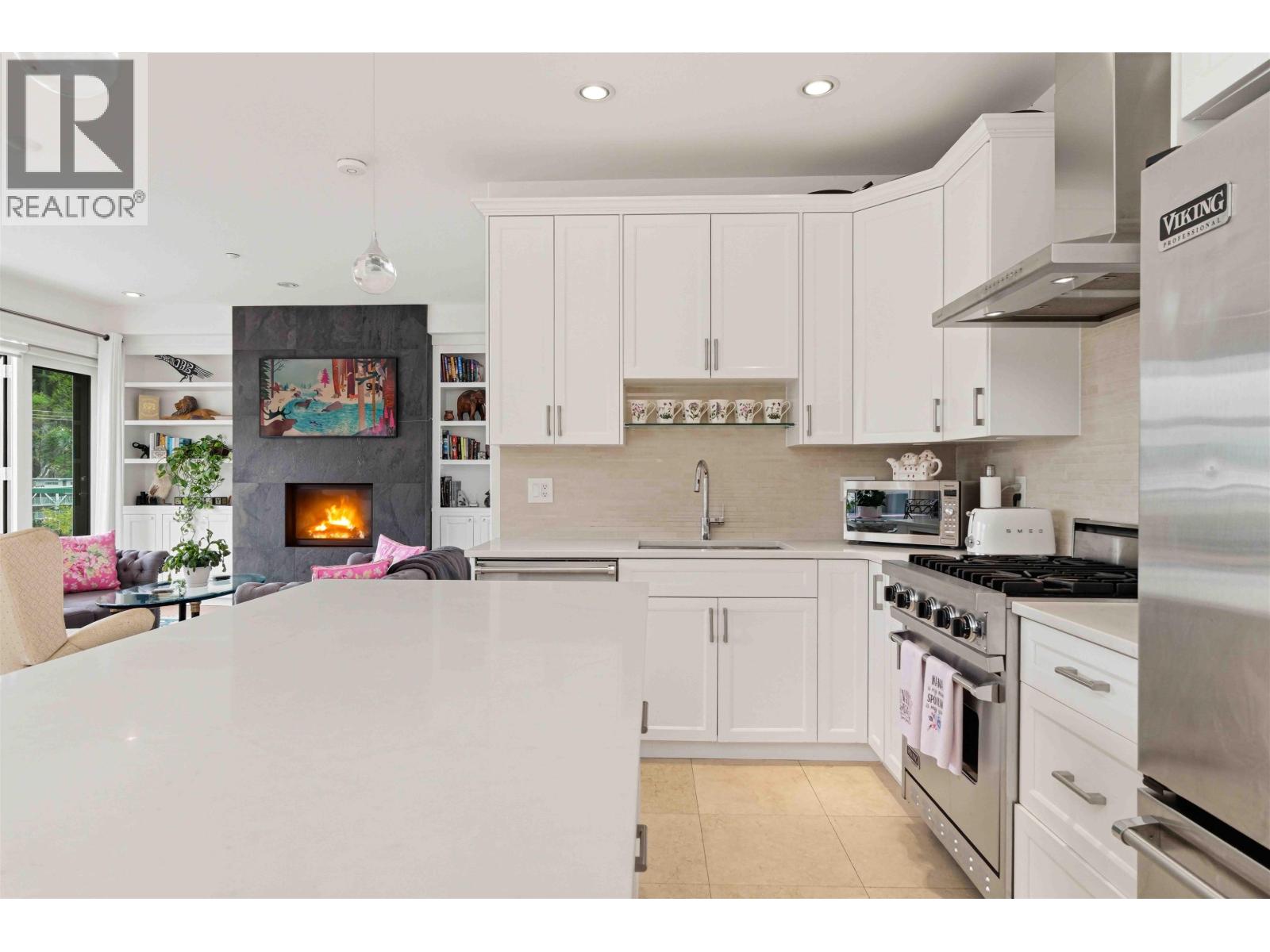 Ph 1 6688 Royal Avenue, West Vancouver, British Columbia  V7W 2B9 - Photo 3 - R3115952