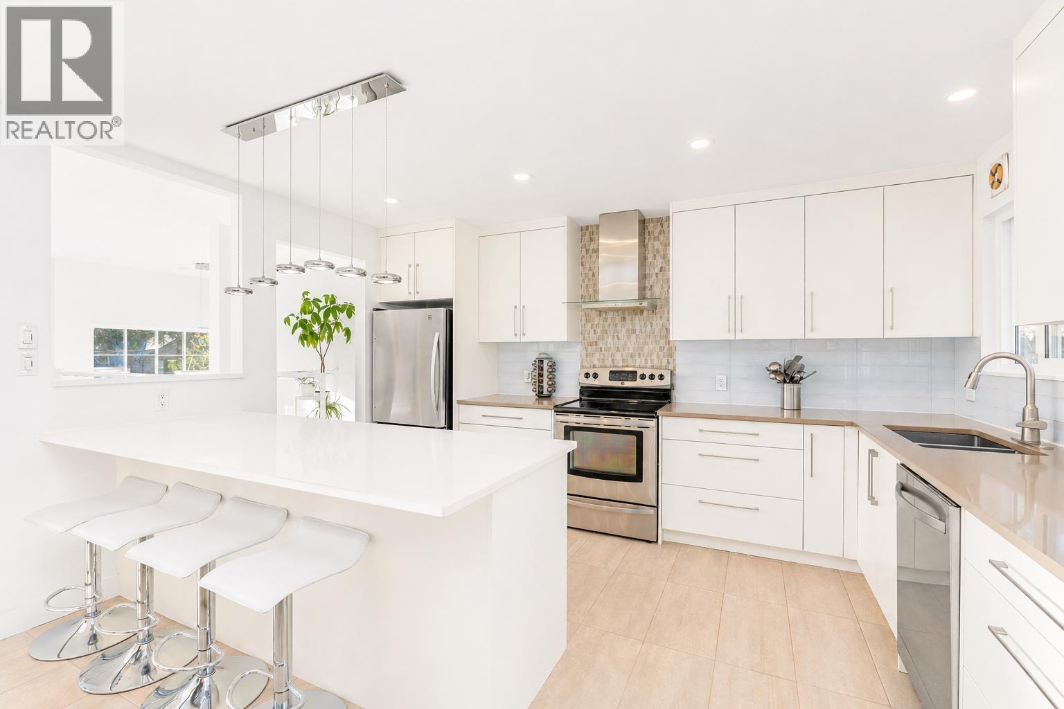 4072 Violet Street, North Vancouver, British Columbia  V7G 1E3 - Photo 11 - R3115951