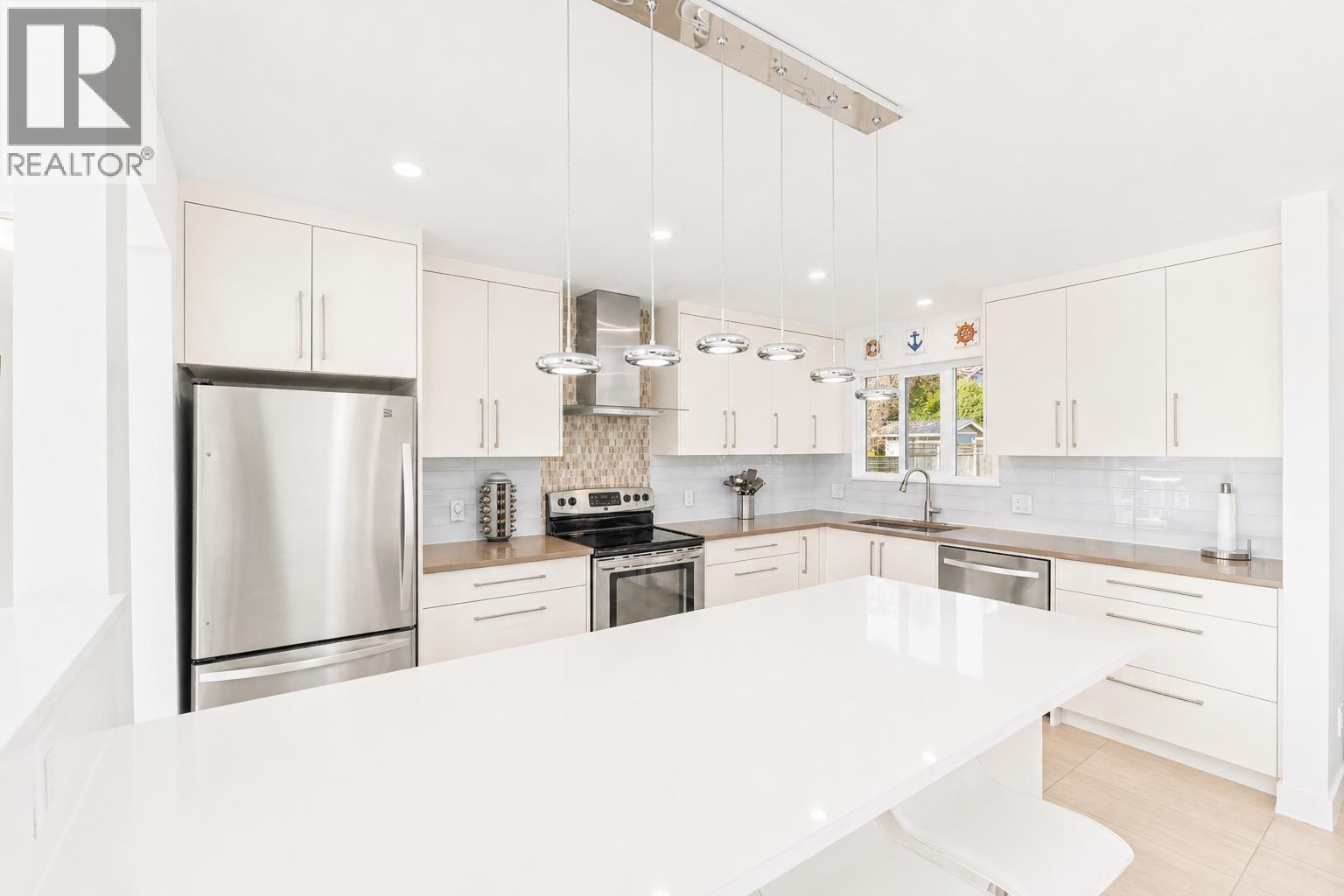 4072 Violet Street, North Vancouver, British Columbia  V7G 1E3 - Photo 12 - R3115951