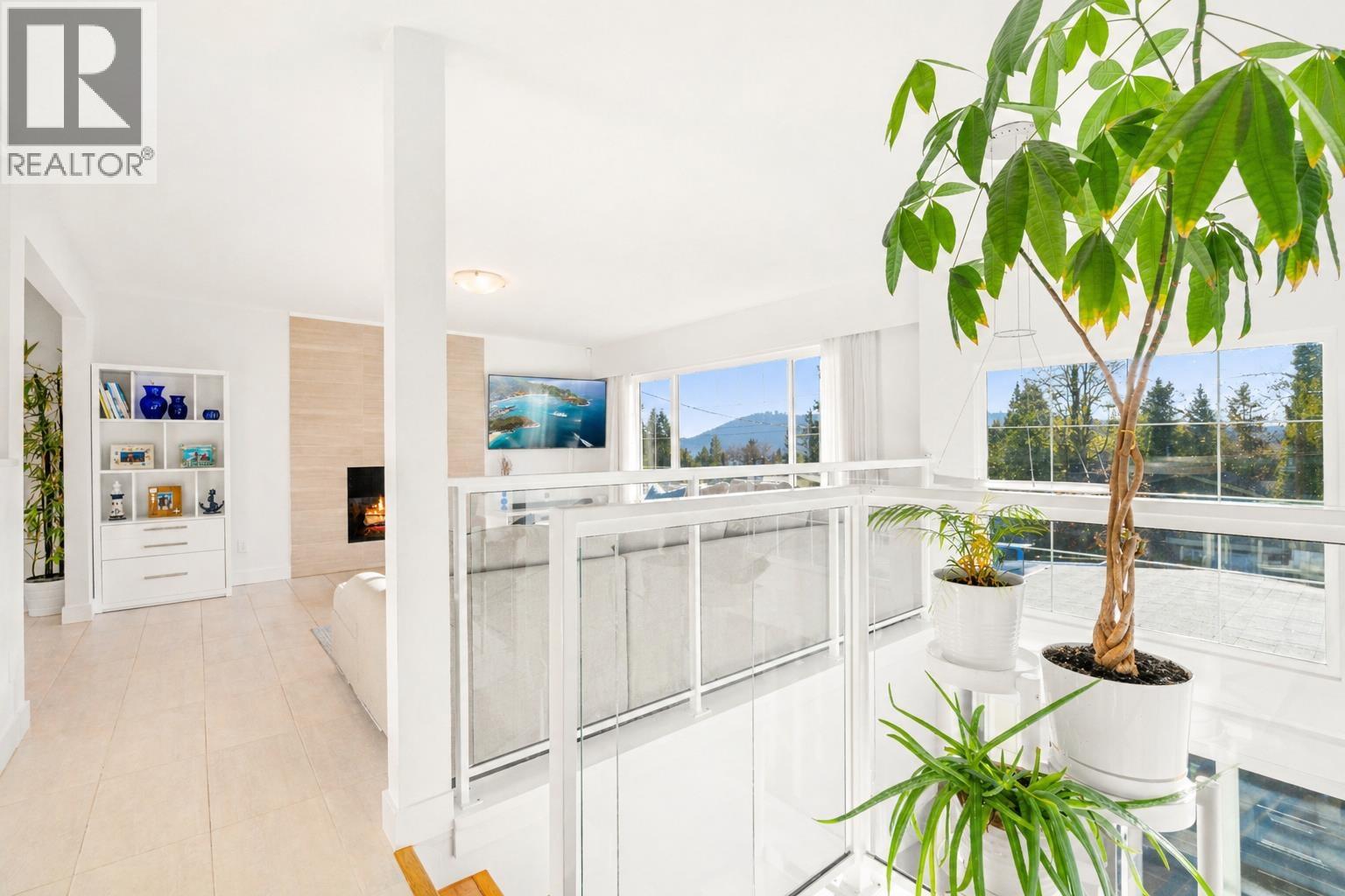 4072 Violet Street, North Vancouver, British Columbia  V7G 1E3 - Photo 14 - R3115951