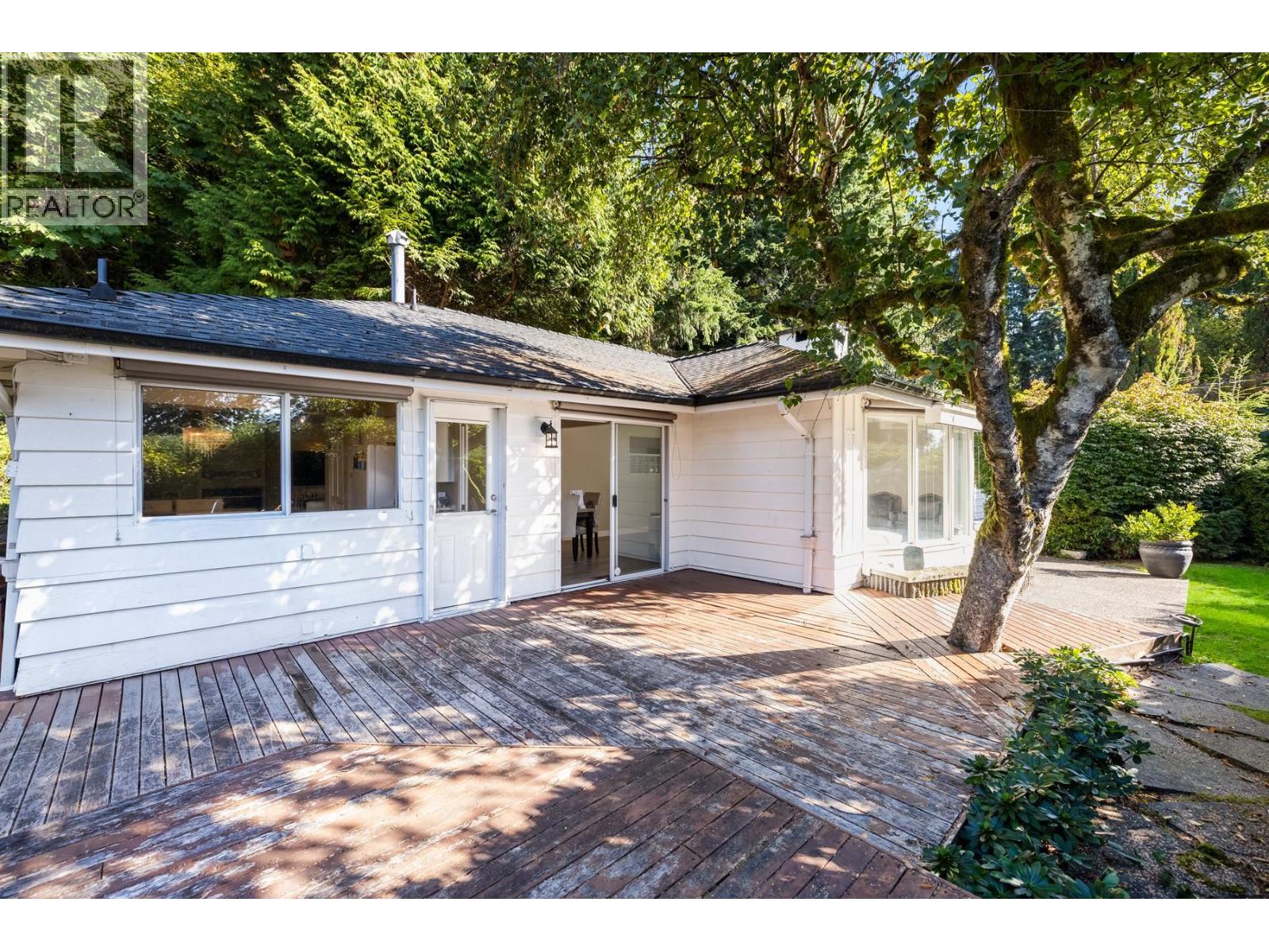 4110 Burkeridge Place, West Vancouver, British Columbia  V7V 3M9 - Photo 1 - R3115967