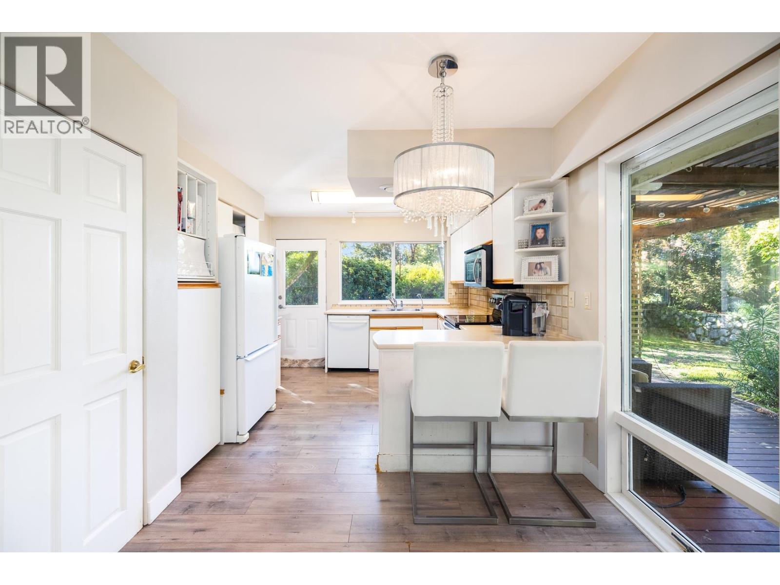 4110 Burkeridge Place, West Vancouver, British Columbia  V7V 3M9 - Photo 6 - R3115967