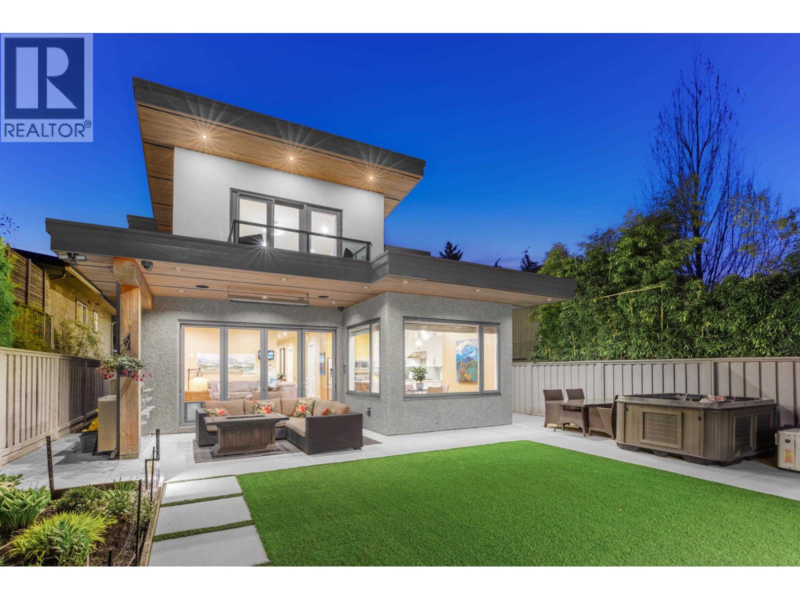 315 E 20th Street, North Vancouver, British Columbia  V7L 3A8 - Photo 2 - R3115976