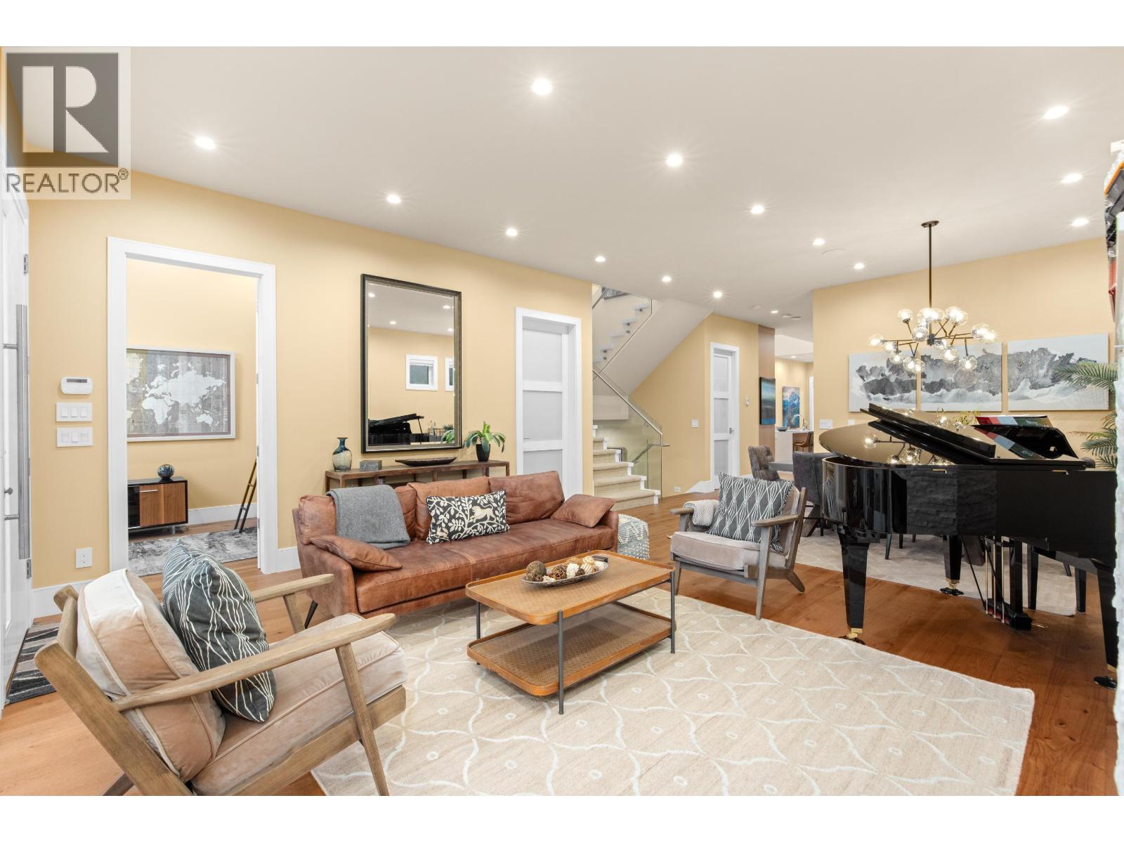 315 E 20th Street, North Vancouver, British Columbia  V7L 3A8 - Photo 6 - R3115976