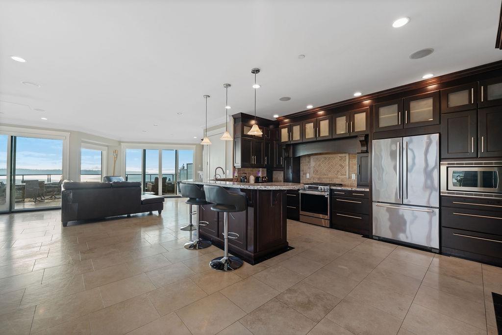 1087 Finlay Street, White Rock, British Columbia  V4B 4K7 - Photo 4 - R3110650