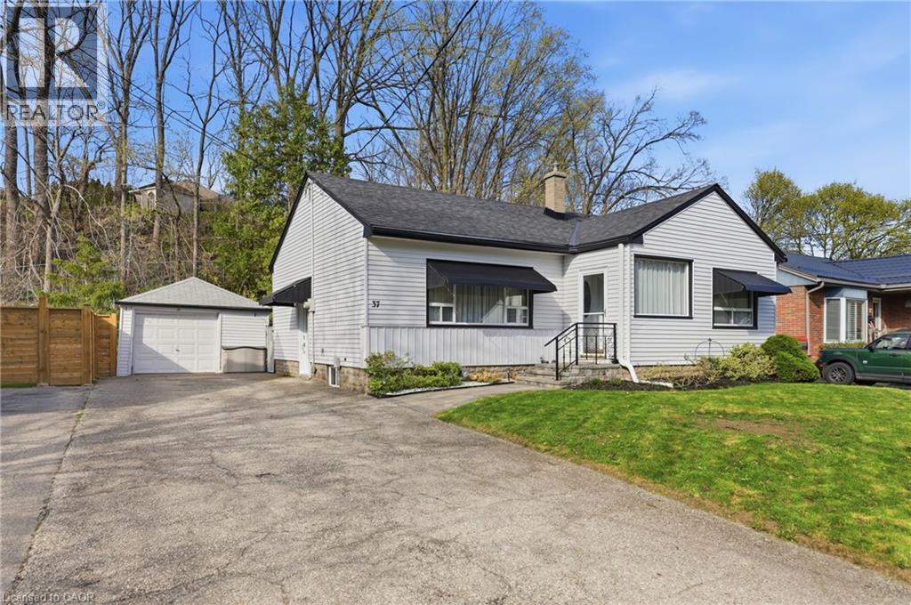 37 Central Park Avenue, Dundas, Ontario  L9H 2M5 - Photo 3 - 40824136