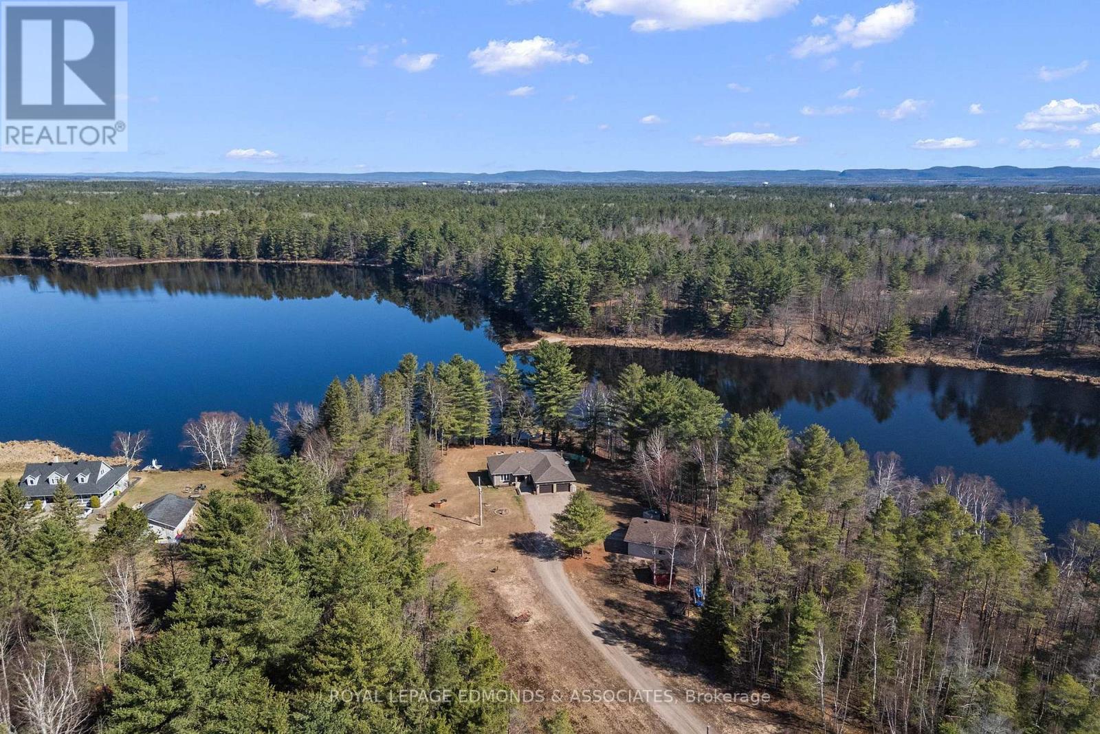 768 Airport Road, Petawawa, Ontario  K8A 6W7 - Photo 2 - X12973286