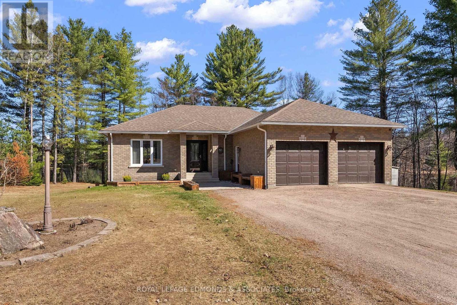768 Airport Road, Petawawa, Ontario  K8A 6W7 - Photo 6 - X12973286