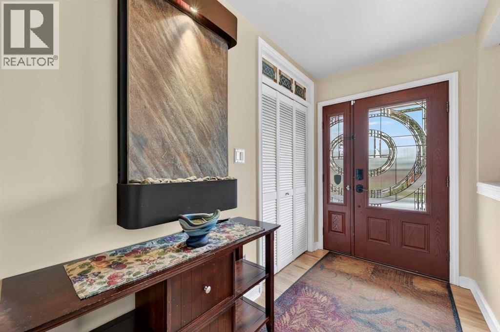 2023 Glenwood Drive Sw, Calgary, Alberta  T3E 3Y7 - Photo 2 - A2305103