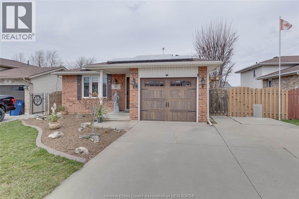 MLS# 26009300: 18 AZAR AVENUE, Tilbury, Canada